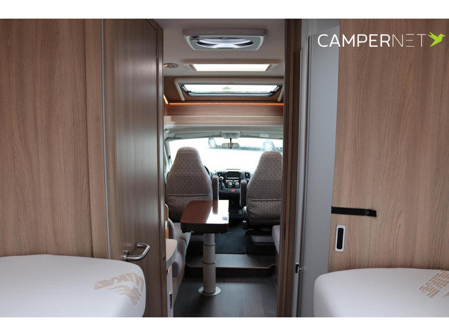 Laika caravans s.p.a. KOSMO 509L 160pk Automaat | Lengtebedden | Gescheiden douche | LPG installatie | Zonnepanelen | Bearlock | Luife foto: 17