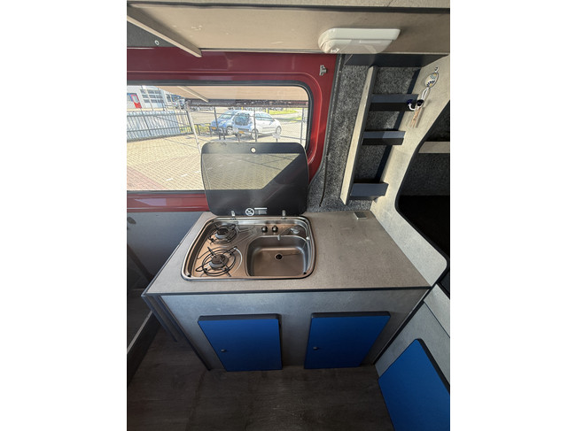 Renault Master autocaravana autom&aacute;tica, interior de lujo, cama transversal, aire acondicionado, control de crucero, c&aacute;mara, navegador, toldo, panel solar, maxxfan, enganche de remolque foto: 15