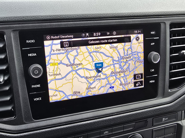 Knaus VAN TI PLUS 650 MEG PLATINUM SELECTION AUTOMATIK 180 PS NUR 16.866 KM !! KLIMAANLAGE LUFTFEDERUNG TV + SATELLIT L&Auml;NGSBETTEN DREHBARE ABNEHMBARE ANH&Auml;NGERKUPPLUNG Foto: 11