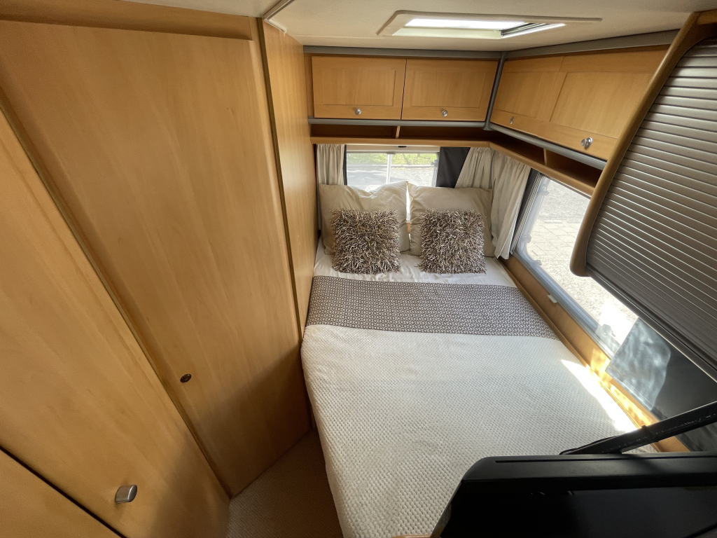 Dethleffs ADVANTAGE T5801 CAMA FRANCESA CARA A CARA foto: 17