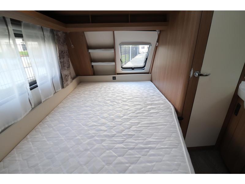 Hobby De Luxe 400 SFE Mover, voortent, fietsdr.  foto: 9