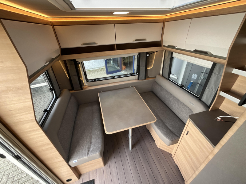 Knaus Sudwind Black Selection 460 EU ENKELE BEDDEN-VLOERVERW  foto: 5
