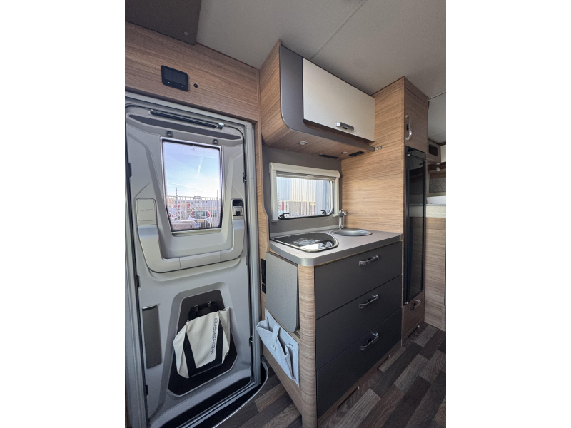 Weinsberg CaraLoft 650 MEG photo: 14