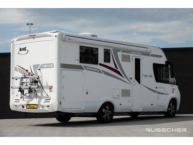 Mc Louis NEVIS | 150Pk | Queensbed | Dakairco | Luchtvering | Zonnepaneel foto: 1