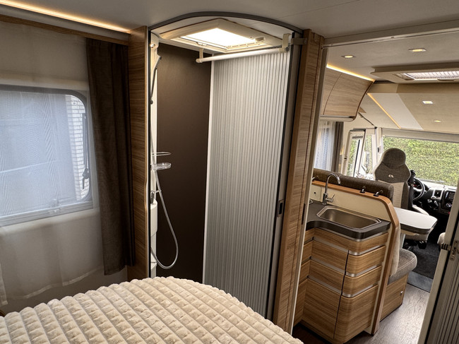 Adria SONIC I 600 SC 130 PS Euro6 Fiat Ducato NL-Camper **Queensbett/4 Schlafpl&auml;tze/Markise/Memo Fahrgestelltr&auml;ger/Dachklimaanlage/Bearlock/Sehr Foto: 21