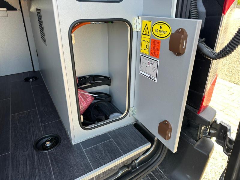 Weinsberg CaraTour 550 MQ 6-traps automaat XL 170PK  foto: 9