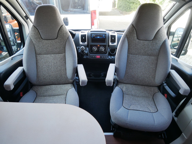 Carthago Malibu Van 600, 6 Meter Buscamper, Groot Bed!! foto: 5