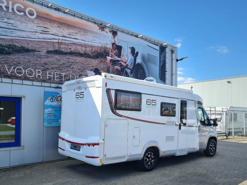 LMC Breezer V 643 G Lengtebedden/Schotel  foto: 2