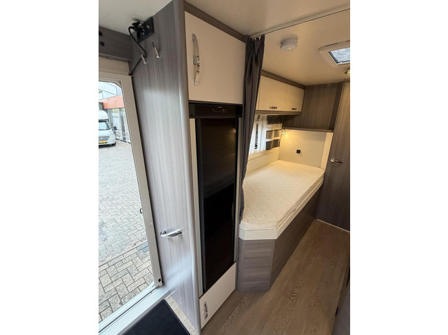 Hobby Optima Ontour T 70 E Single Beds Large Bathroom Awning photo: 15