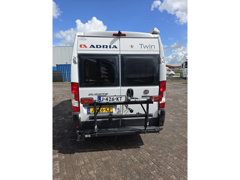 Adria Twin 640 SLX 2016 top staat  foto: 3