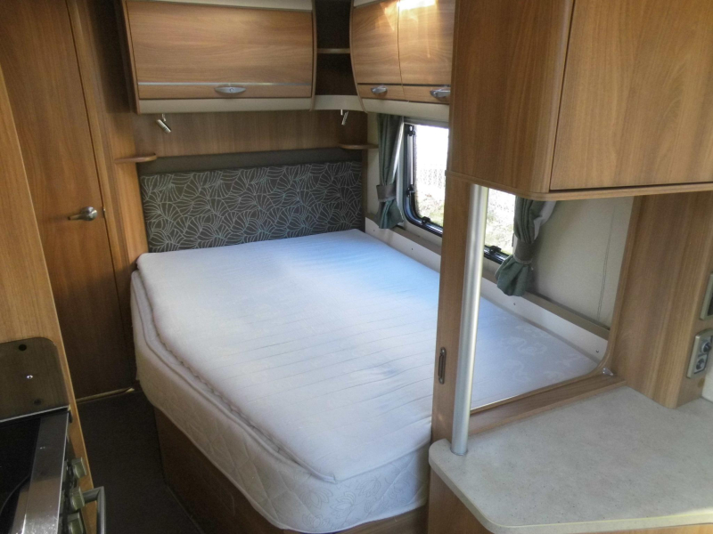 Swift Challenger 570 Sat&eacute;lite, toldo y aire acondicionado foto: 4