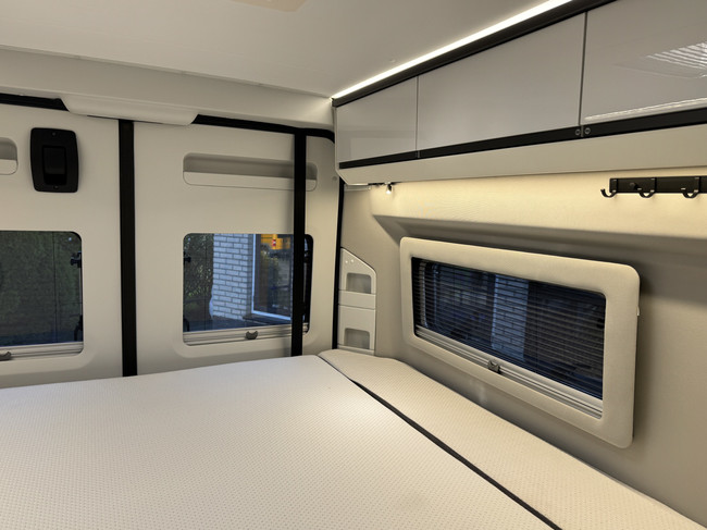 Adria Twin Supreme 640 SGX 180 pk AUTOMAAT 9-Traps Euro6 Fiat Ducato 8 Maxi **Lengtebedden in hoogte verstelbaar/4 zitplaatsen/Luifel/ foto: 18