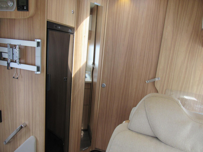Hymer T598 Semi integraal Queensbed Hefbed bj2018 foto: 20
