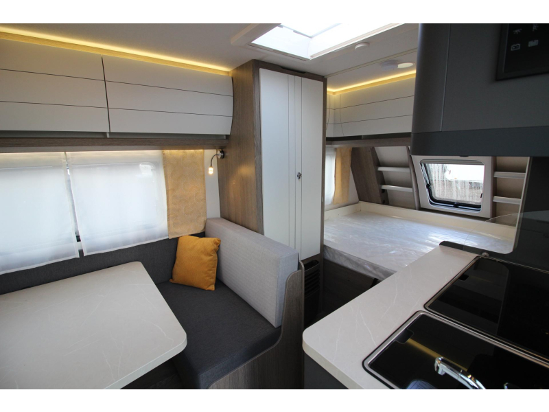 Hobby On Tour 390 SF Caravan breedte 220 cm!  foto: 6
