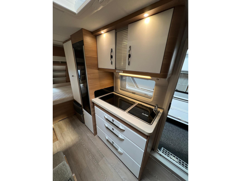 Hobby De Luxe 490 KMF avance litera bicicleta foto: 12