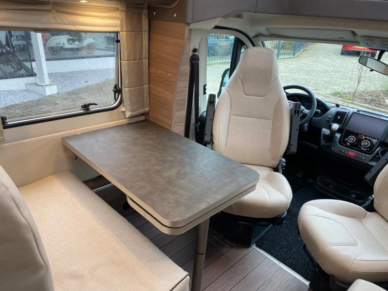 Knaus Live TI 650 MF Frans bed | Automaat  foto: 3
