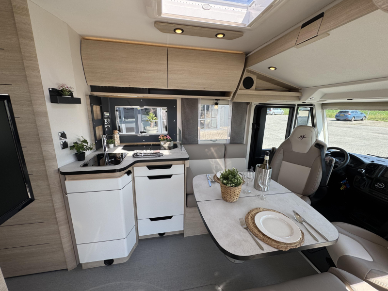 Rapido I 886 F Automaat Queensbed Hefbed  foto: 11