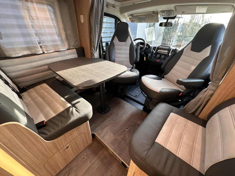 Sunlight Adventure Edition 160PS Automatik Dachklimaanlage Foto: 15