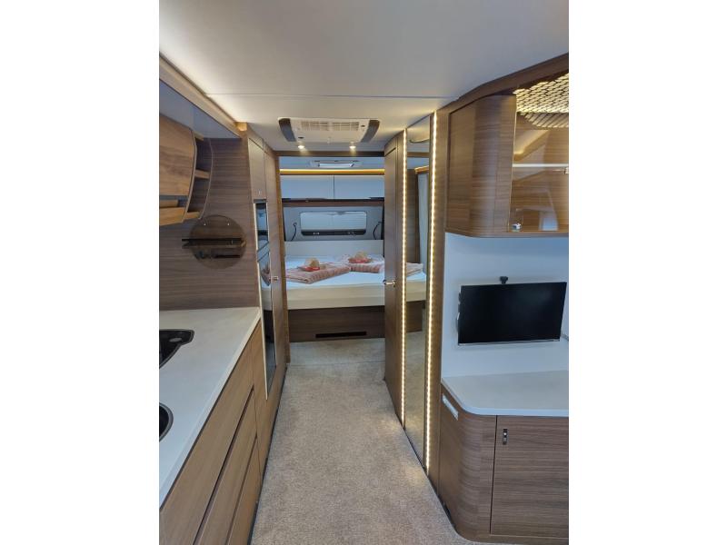 Tabbert Puccini 685 DF queensbed, mover, airco  foto: 15