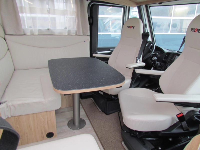 Pilote G 650 C Queensbed, Hefbed  foto: 1