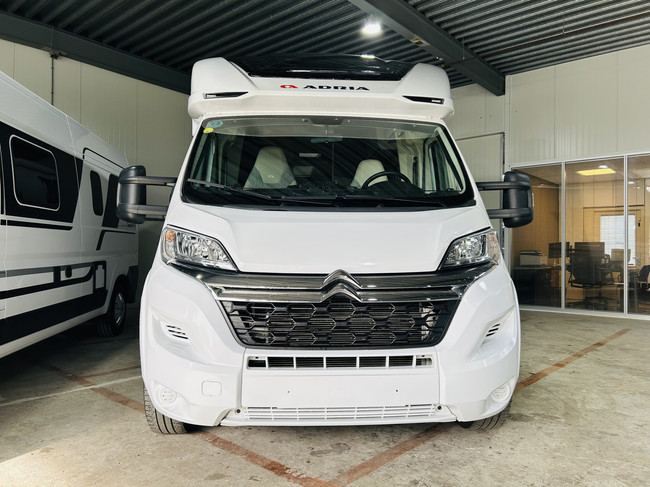 Adria MATRIX 670 SL Axess Camas separadas, suelo completamente plano, 5 plazas con cintur&oacute;n foto: 4