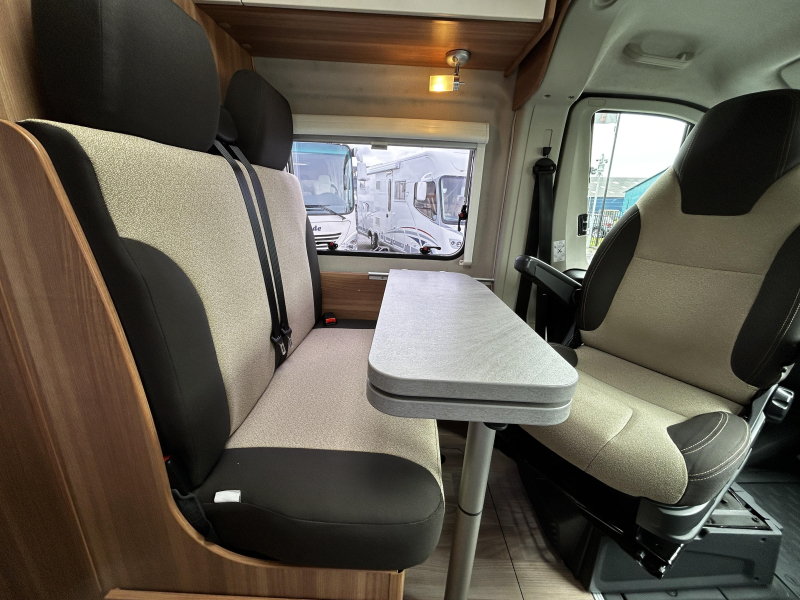 Weinsberg CaraBus 250 KL Dwarsbed/Euro5/2015/5.4m  foto: 14