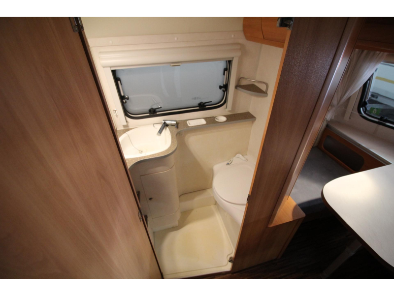 Eriba Touring Triton 430 GT Techo elevable, Mover, Avance foto: 12