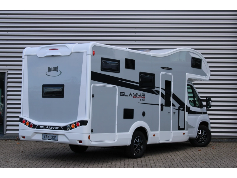 McLouis Glamys 320 8-Person Alcove 140HP photo: 2