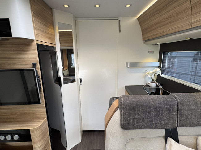 Adria SONIC I 600 SC 130 PS Euro6 Fiat Ducato NL-Camper **Queensbett/4 Schlafpl&auml;tze/Markise/Memo Fahrgestelltr&auml;ger/Dachklimaanlage/Bearlock/Sehr Foto: 17
