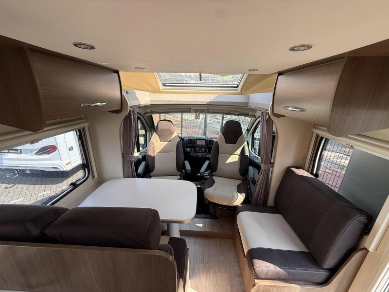 Chausson Flash 625 Cama abatible 52000 km 2015 foto: 12