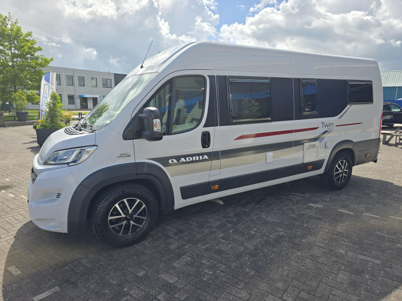 Adria Twin 640 SLX 2016 top staat  foto: 2