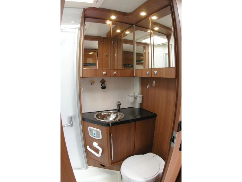 LMC Breezer 646 G Enkele bedden, XXL Garage  foto: 12