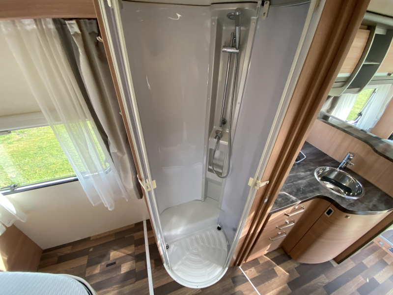 Knaus Sky TI 700 MX 150PK AUTOMAAT Queen  foto: 6