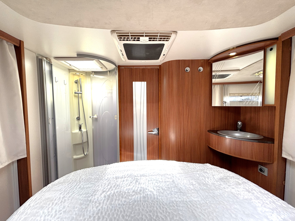 Adria Coral 690 SC QUEENSBED EURO 5 ALKO LUCHTVERING  foto: 3