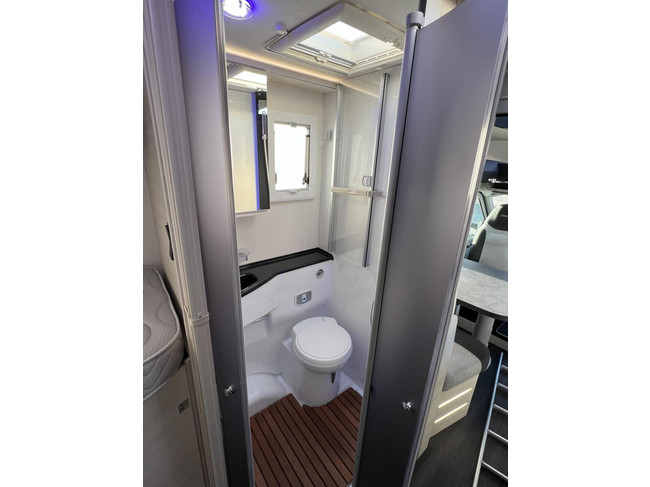 Chausson 627GA Premium 170PK Automaat Enkele Bedden Hefbed 2X Airco Luifel foto: 17