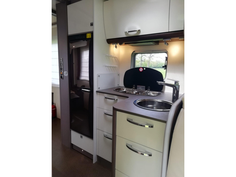 Bürstner Lyseo Privilege 745 met twee luxe hefbed  foto: 6