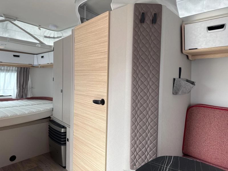 Eriba Touring 530 Tango Red 2025 Luifel  foto: 6