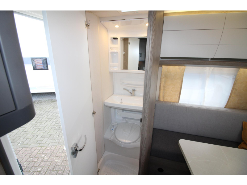 Hobby On Tour 390 SF Caravan breedte 220 cm!  foto: 15
