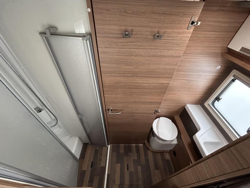 Weinsberg CaraSuite 700 ME Met hefbed & 5e gordel  foto: 12
