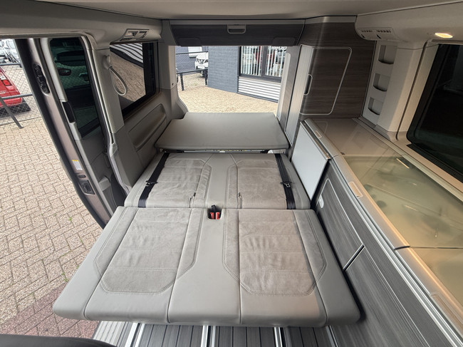 Volkswagen California Ocean T6 Westfalia im Neuzustand DSG Automatik 200 PS Vollausstattung 4 Schlafpl&auml;tze elektr. Aufstelldach Markise Klimaautomatik Tempomat Kamera Softclose abnehmbare Anh&auml;ngerkupplung Foto: 9