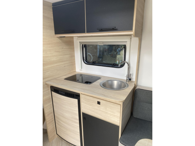Caravelair Sport Line 455 Anniversary Line Ruime rondzit voorin  foto: 10