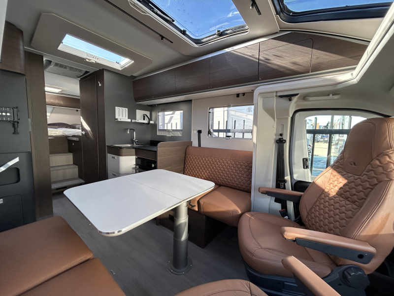 Adria Coral Supreme 670 DL 180PS Automatik Foto: 12