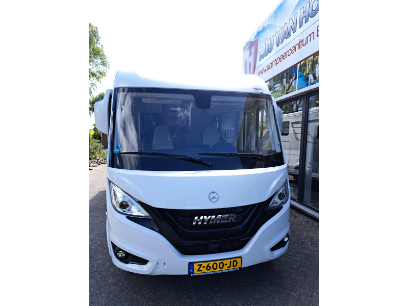 Hymer B-MCI 680  foto: 2