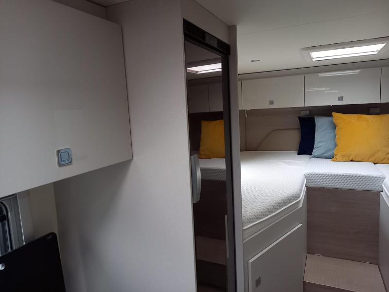 Bürstner Lineo 690 G - 155pk - Smalle camper  foto: 13