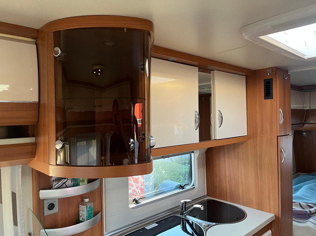 Hobby 540 UFE Excellent | Bankairco | Dakluifel | Vol automatische mover |  Fransbed | Douche | TV & Wii | Grote koelkast en kruidenkast foto: 14