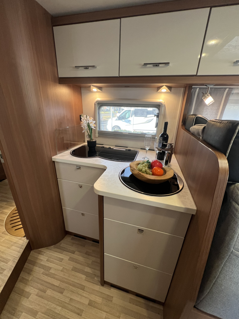 LMC EXPLORER SPORTLINE 745 CAMA QUEEN+CAMA ABATIBLE 2X PANEL SOLAR foto: 5
