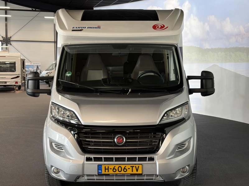Eura Mobil Profila T 675 SB fransbed / navigatie  foto: 1