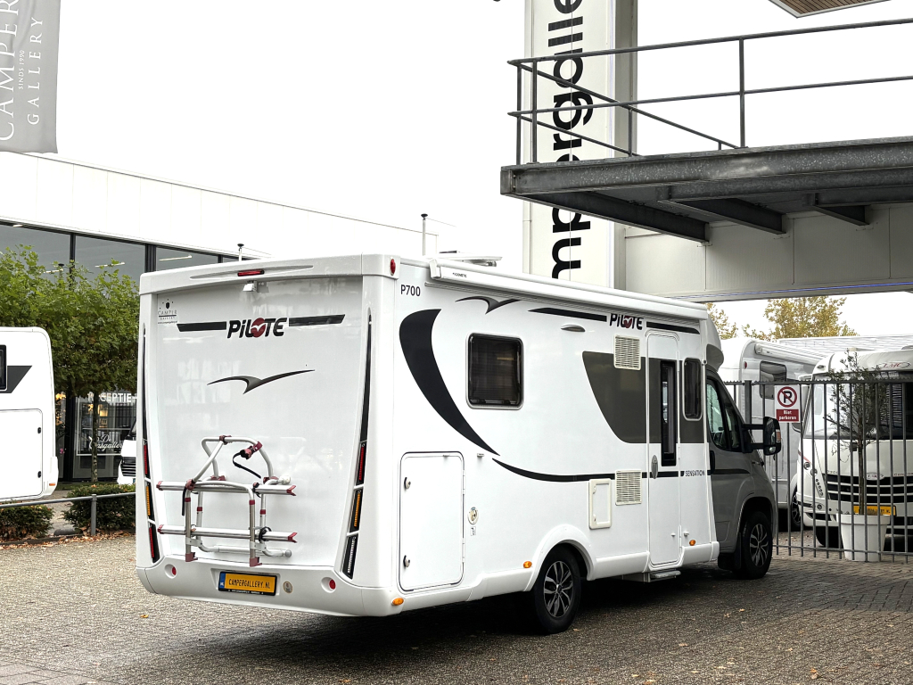 Pilote Sensation 700 P QUEENSBED 6.99M XXL GARAGE CONSTRUCT Foto: 21