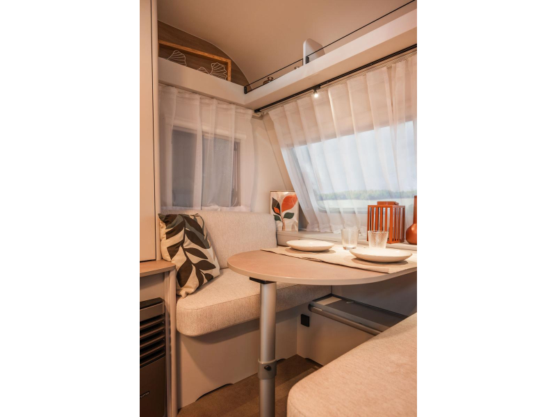 LMC Sassino 460 E modelo 2027, camas individuales foto: 2