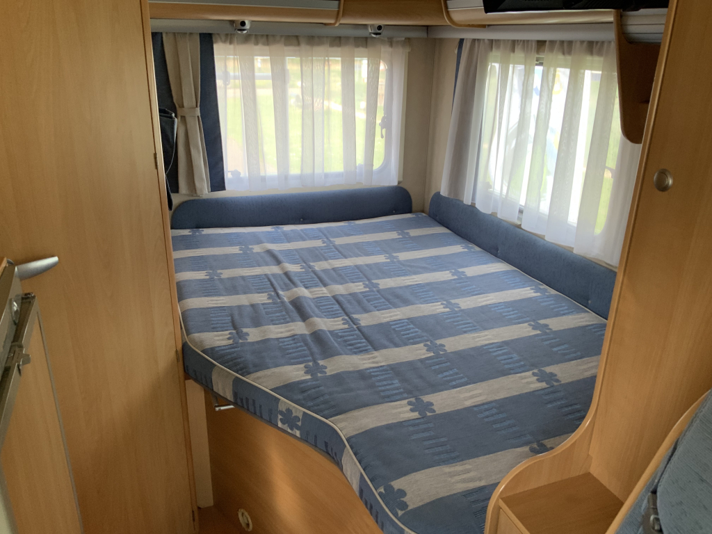 Adria   Compact   2.3 MultiJ. 130 PK , Half-integraal  , Frans-bed achter , Motor-airco , Trekhaak , Kleine camper , Bj. 2009 Camp centrum on the road Marum foto: 8